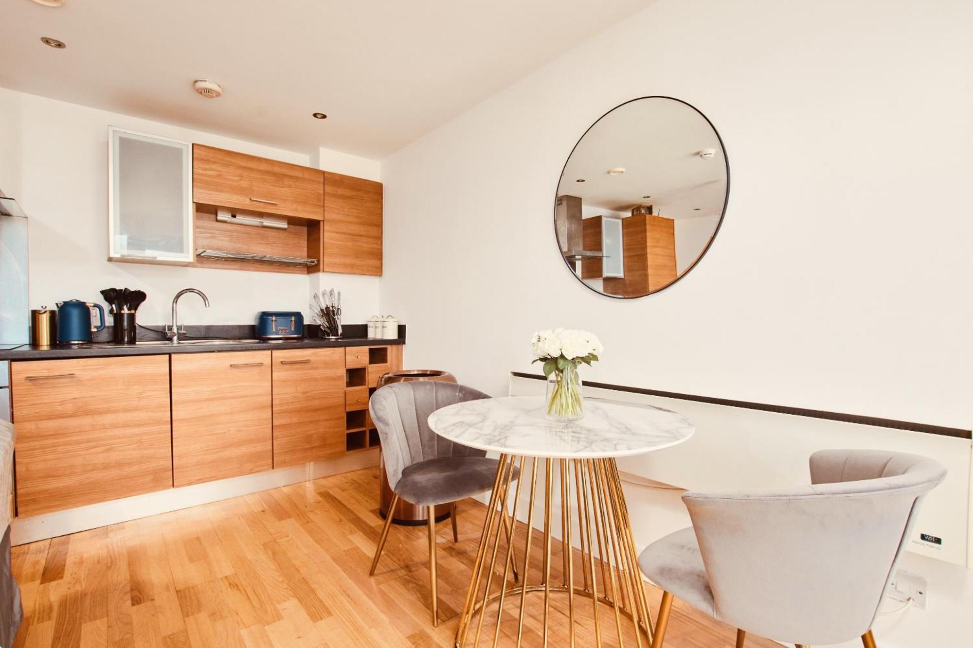 King Deluxe City Apt Large Space& Free Parking! No Balcony Leeds  Luaran gambar